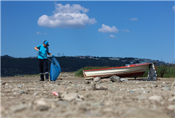 Sapanca Gölü çevresinden 2 ton çöp toplandı