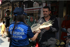 Zabıta teşkilatından esnaf ve vatandaşlara jest