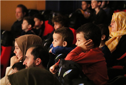 “İki Bavul Dolusu” minikler tarafından ilgiyle izlendi