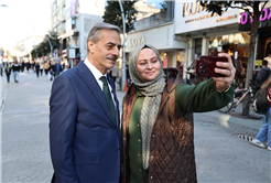 “Vatandaşlarla kucaklaştı, talepleri dinledi, Ramazan ayını tebrik etti”