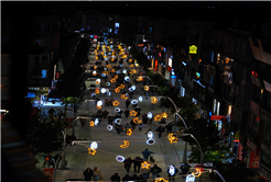 Çark Caddesi Ramazan kıyafetini giydi: Yıldız, ay ve hilal ile görsel şölen…