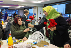 “Başımızın tacı büyüklerimizi asla yalnız bırakmayacağız”