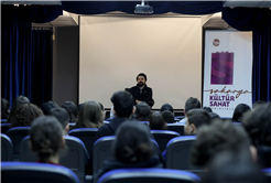 “Roman dünyamızın duygusal ve sosyal labirentine ayna tutar”