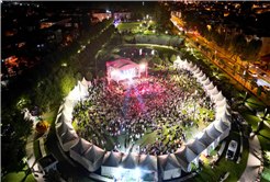 Yazın en büyük festivali şölen tadında başladı: Millet Bahçesi sahne ışıklarıyla aydınlandı