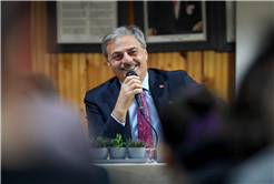 Yusuf Alemdar Bilim Merkezi’nin imzasını gençlerle attı