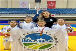  Büyükşehir sporcusu minderden şampiyon ayrıldı