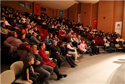 Genç tiyatrocuların sahnesi büyük beğeni topladı