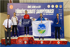 Büyükşehir karate sporcuları gururlandırdı