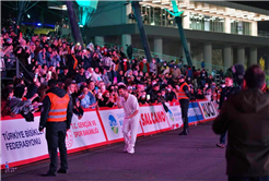 Ayçiçeği Vadisi’nde Emre Kaya ile muhteşem final