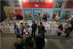 Sakarya'da çocukların 'ufkuna' ışık olacak edebiyat fuarı başladı: İlk günden binlerce misafir akın etti...