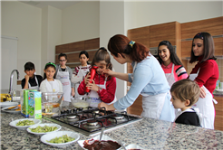 Çocuklar SGM’de ‘Glutensiz Waffle’ yaptılar