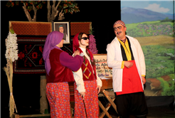 “Zoraki Takip” AKM’de kahkahalarla geçti