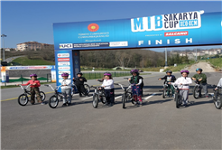 Minik öğrenciler Bisiklet Vadisi’nde güvenli sürüş eğitimi aldı