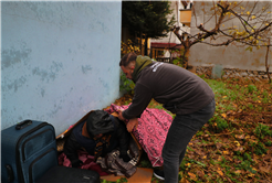 Soğuk kış gününde sokaktaki kimsesizlerin ailesi Büyükşehir