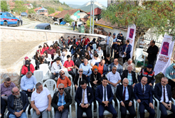 Prof. Dr. İsen türbe önünde anlattı: Pamukova’nın fethi ve Karaca Ahmet’in manevi hatırası