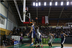 Dev Adamlar seriye galibiyetle başladı