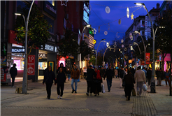 Çark Caddesi Ramazan kıyafetini giydi: Yıldız, ay ve hilal ile görsel şölen…