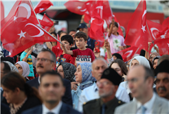 “O gece dünya, inananların vatan uğruna neler yapabileceğini izledi”