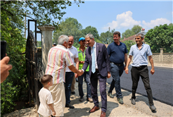 Başkan Alemdar Akyazı’da çalışmaları yerinde inceledi: “Asfalt atağımız sürecek”