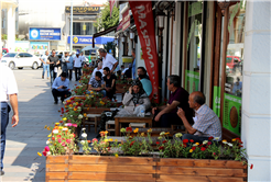 Vatandaşlar ve esnaf meydanın yeni halini beğendi