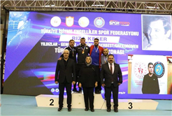 Büyükşehir güreşçileri Sivas’ta şampiyon oldu