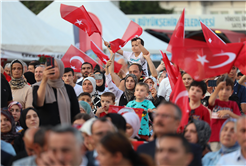“O gece dünya, inananların vatan uğruna neler yapabileceğini izledi”