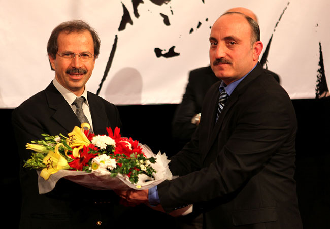 Ahmet Tabakoğlu Bir Okuldur 