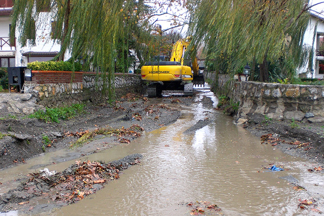 SASKİ Dereleri Temizliyor