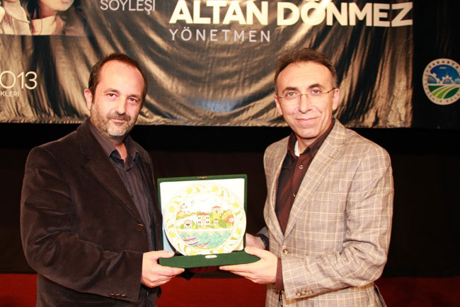 Altan Dönmez Taş Mektep'i Anlattı