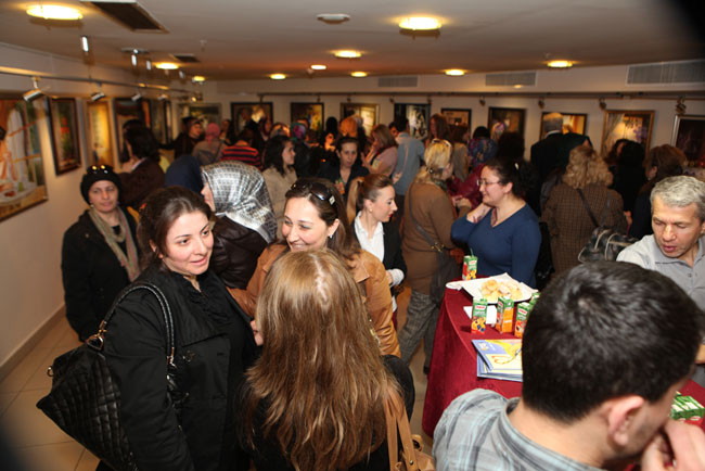 Pencerenin Ardı Misafirlerini Bekliyor