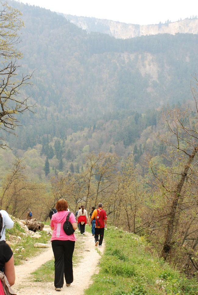 Sülüklü Göl Manzarasının Tadını Çıkardılar