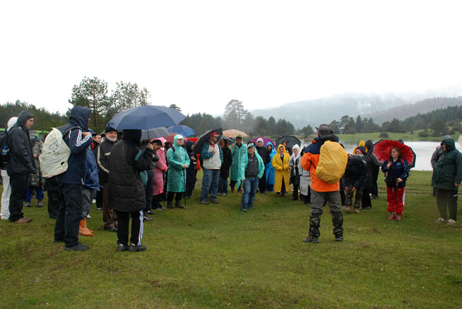 Yağmur Altında Kilometrelerce Yürüdüler
