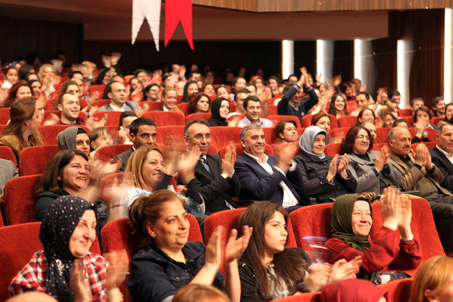 Yeni Türkü Büyüledi