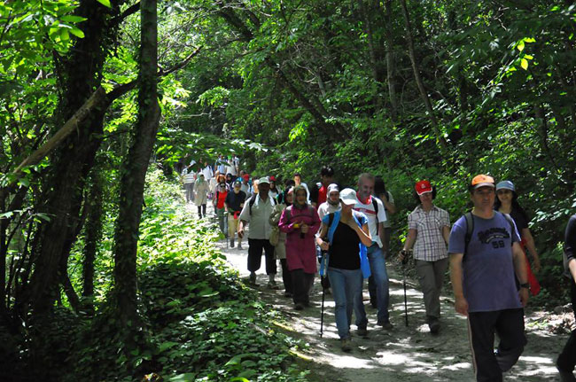 Soğucak Şelalesi'ne Yürüdüler