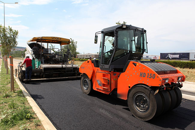 Erbakan Bulvarı'nda Asfalt Başladı
