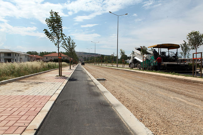 Erbakan Bulvarı'nda Asfalt Başladı