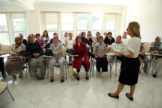 Aile Eğitim Seminerleri Başladı