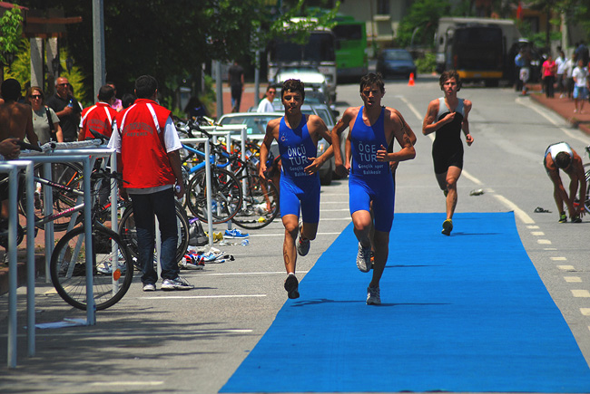 Triatlon Şampiyonası Sapanca'daydı