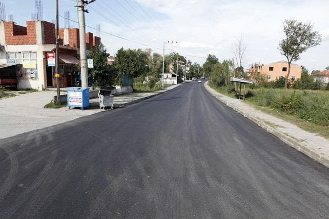 Arifiye'nin Yolları Asfaltlanıyor