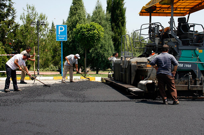 Üniversiteye Asfalt Desteği
