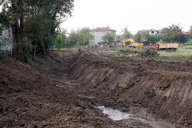 Açmalar ve Çark Deresi Temizleniyor