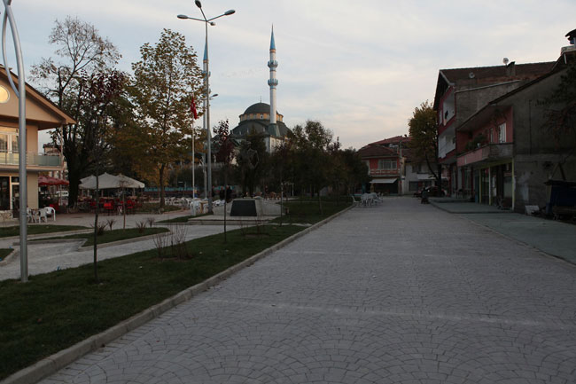 Karapürçek Meydanı Açılışa Hazırlanıyor