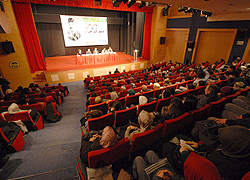 İnanmış Adam, Büyük Şair Akif