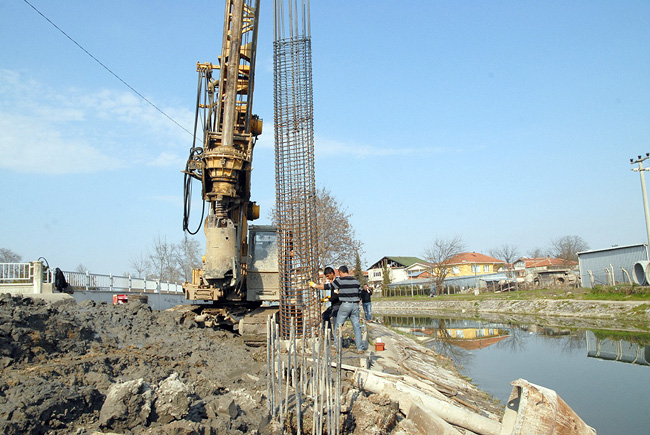 Büyükşehir Yeni Yol Açıyor