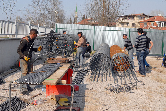 Büyükşehir Yeni Yol Açıyor