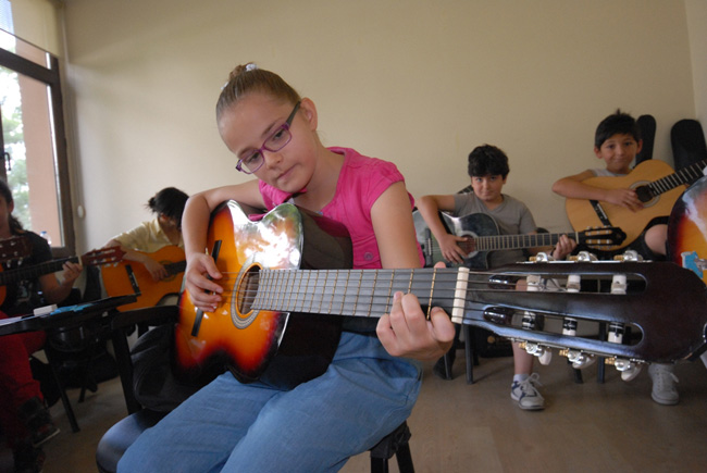 Yenikent'te Gitar Sesleri