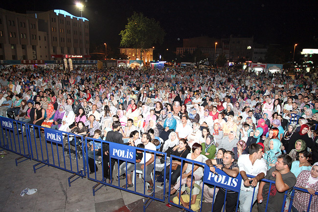 Meydan'da Işılak Rüzgârı Esti