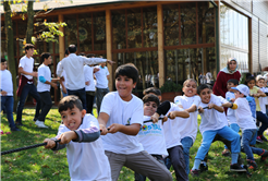 Sığınmacı minikler Macera Park’a konuk oldu