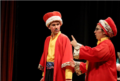 Genç tiyatrocuların sahnesi büyük beğeni topladı