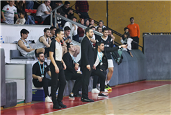Dev adamlardan kritik galibiyet: 76-65